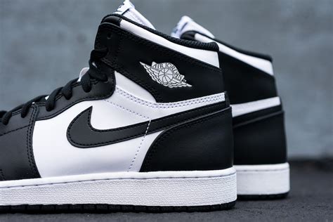 nike jordan high schwarz weiß|jordan 1 high og black white.